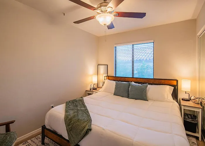 New Desert Daze, Near Golf, Heated Pool+spa, 12ppl