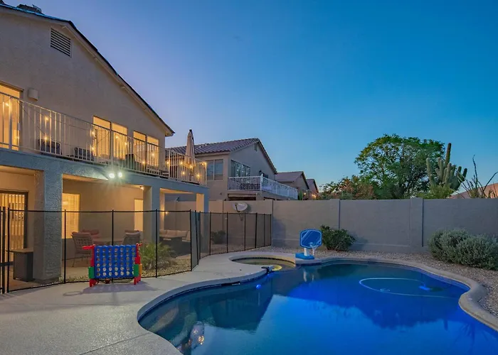 New Desert Daze, Near Golf, Heated Pool+spa, 12ppl Holiday home Scottsdale