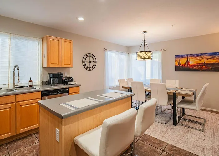 New Desert Daze, Near Golf, Heated Pool+spa, 12ppl * Scottsdale