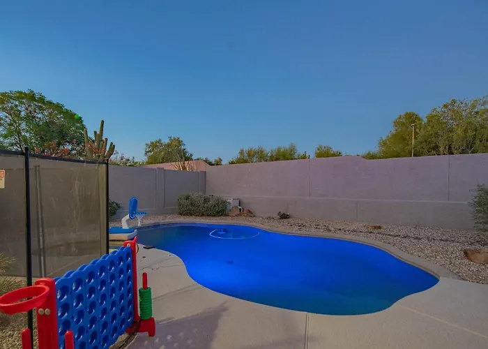 Holiday home New Desert Daze, Near Golf, Heated Pool+spa, 12ppl *