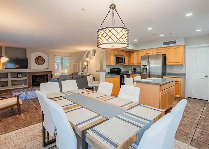 New Desert Daze, Near Golf, Heated Pool+spa, 12ppl Holiday home Scottsdale