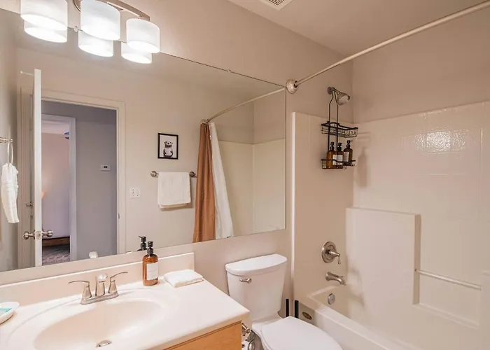 Holiday home New Desert Daze, Near Golf, Heated Pool+spa, 12ppl Scottsdale