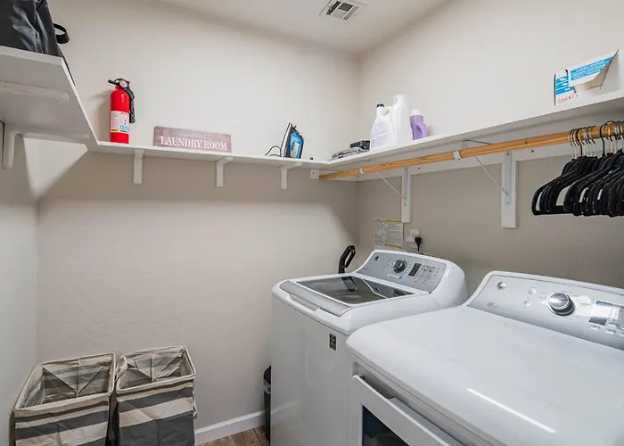 New Desert Daze, Near Golf, Heated Pool+spa, 12ppl Scottsdale