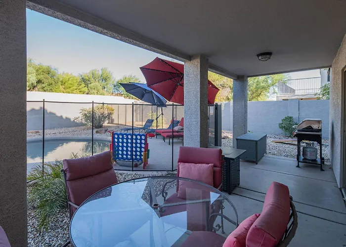 New Desert Daze, Near Golf, Heated Pool+spa, 12ppl Holiday home