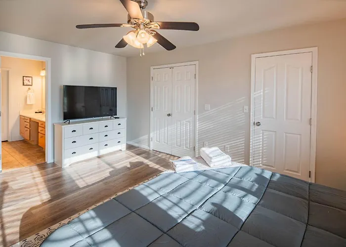 Holiday home New Desert Daze, Near Golf, Heated Pool+spa, 12ppl Scottsdale