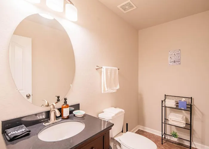 New Desert Daze, Near Golf, Heated Pool+spa, 12ppl *