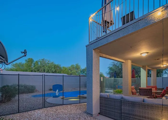 Holiday home New Desert Daze, Near Golf, Heated Pool+spa, 12ppl *
