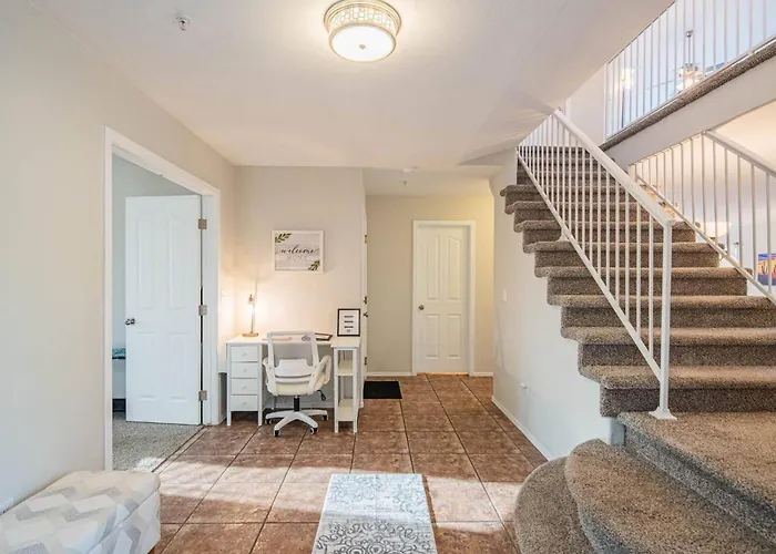 New Desert Daze, Near Golf, Heated Pool+spa, 12ppl Holiday home