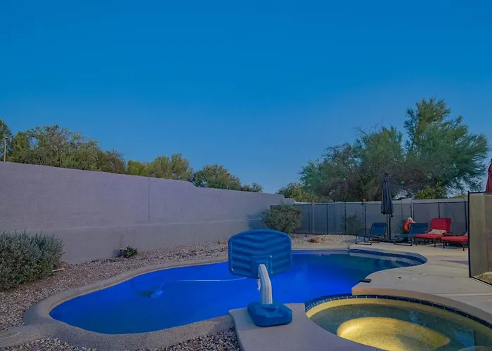New Desert Daze, Near Golf, Heated Pool+spa, 12ppl Holiday home *