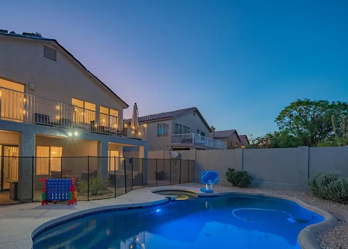 New Desert Daze, Near Golf, Heated Pool+spa, 12ppl Holiday home
