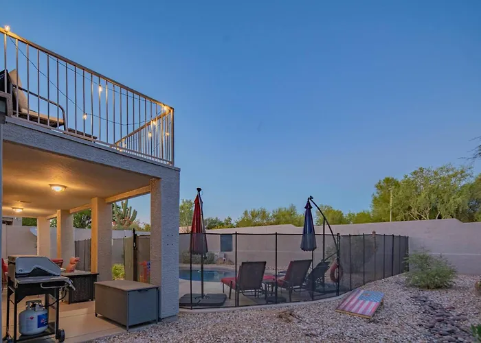 Holiday home New Desert Daze, Near Golf, Heated Pool+spa, 12ppl *