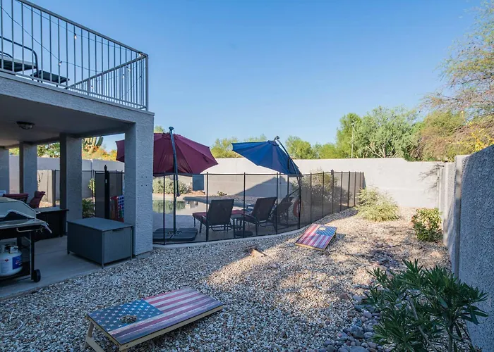 New Desert Daze, Near Golf, Heated Pool+spa, 12ppl Holiday home Scottsdale