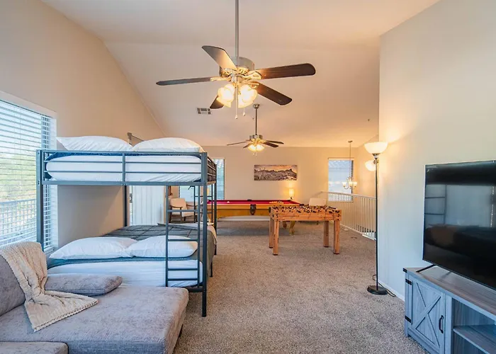 Holiday home New Desert Daze, Near Golf, Heated Pool+spa, 12ppl