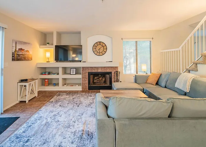 New Desert Daze, Near Golf, Heated Pool+spa, 12ppl Holiday home Scottsdale