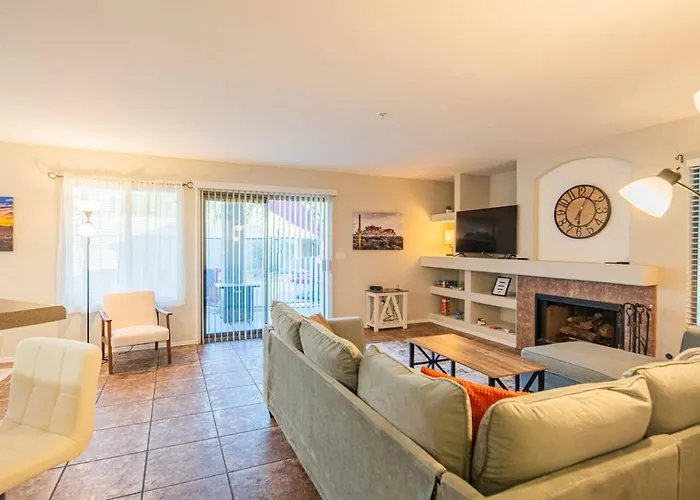 New Desert Daze, Near Golf, Heated Pool+spa, 12ppl Scottsdale