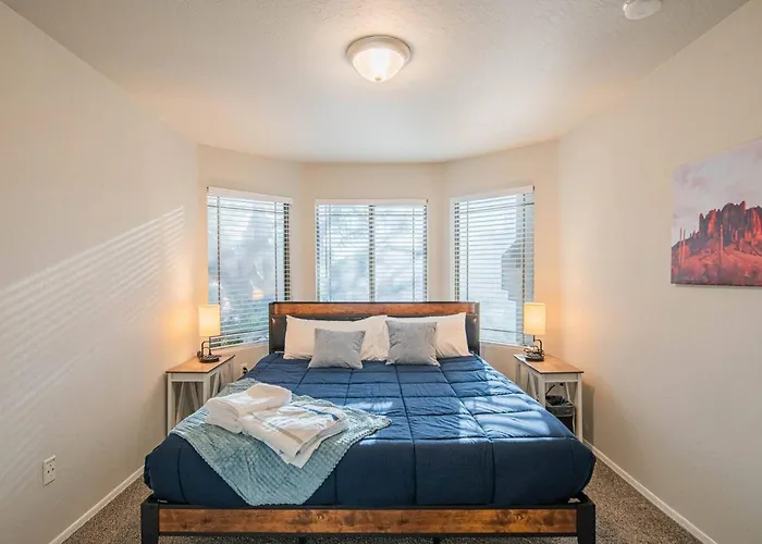 New Desert Daze, Near Golf, Heated Pool+spa, 12ppl