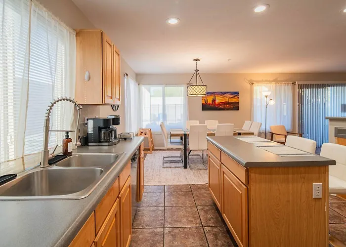 New Desert Daze, Near Golf, Heated Pool+spa, 12ppl